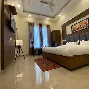 Woodlark Chandigarh - Brand New Apartment Zirakpur
